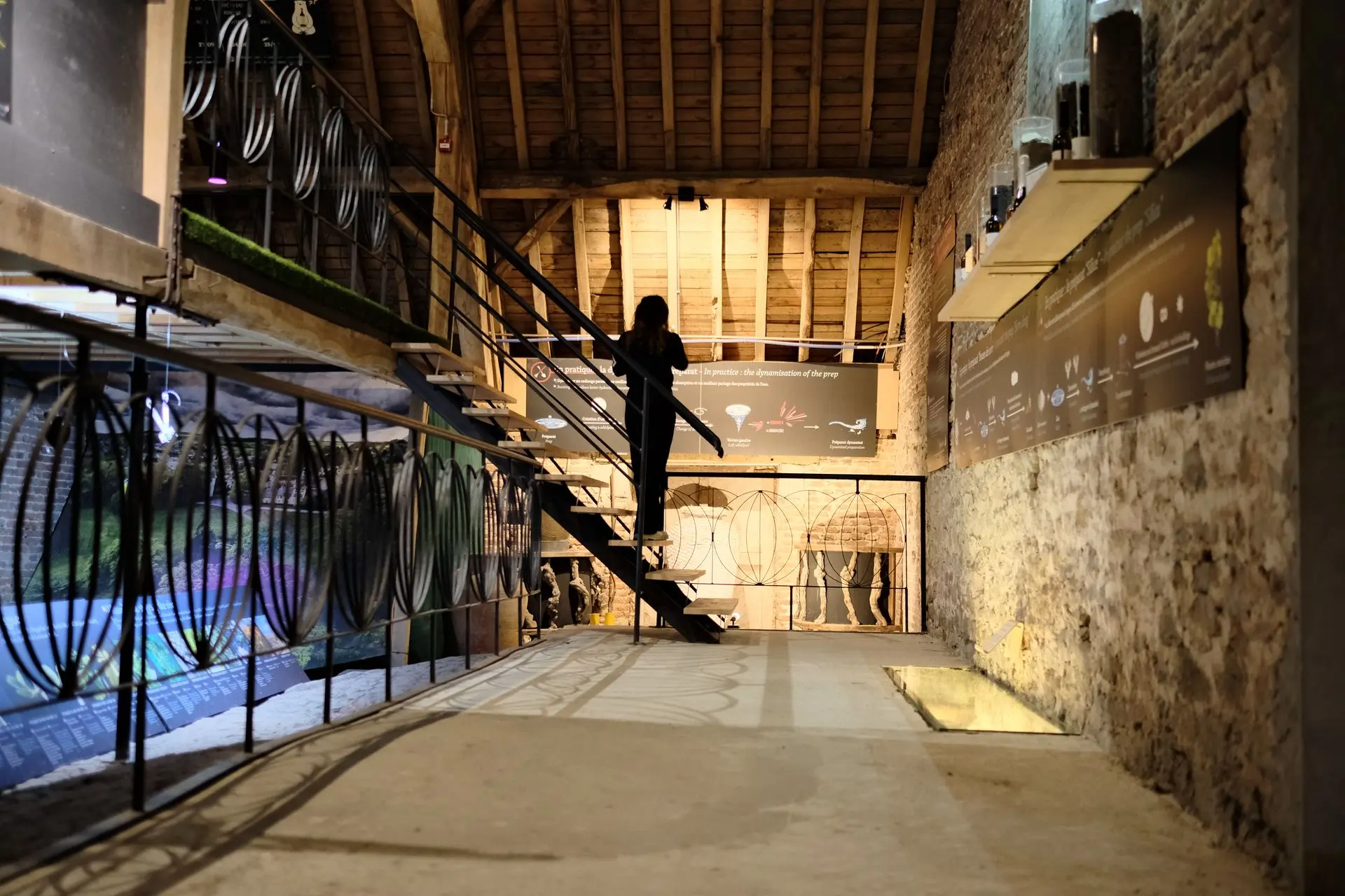 Passage de notre musée dans la cuverie du Château de Bioul